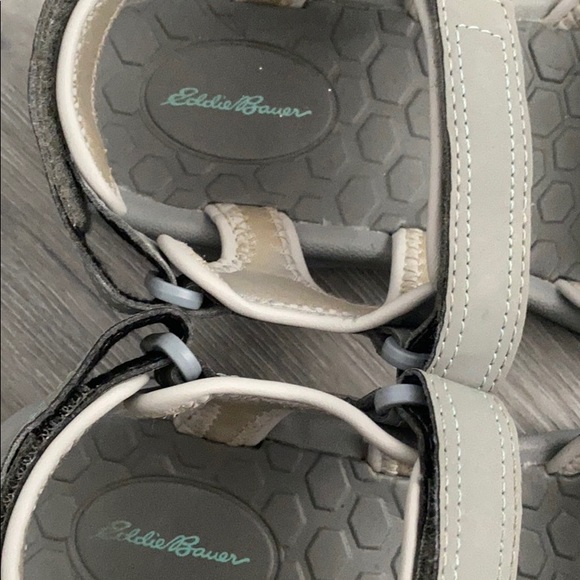 Sanders - Picture 2 of 2